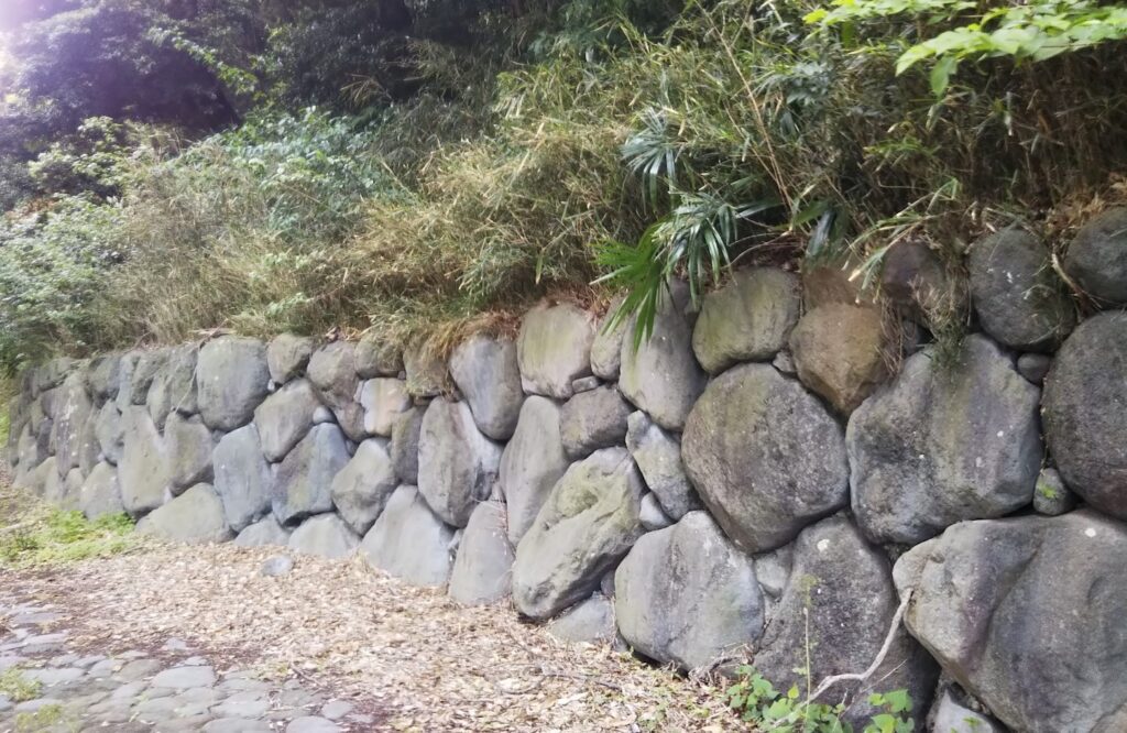 神奈川県鎌倉市にある玉縄城址の諏訪壇の石垣