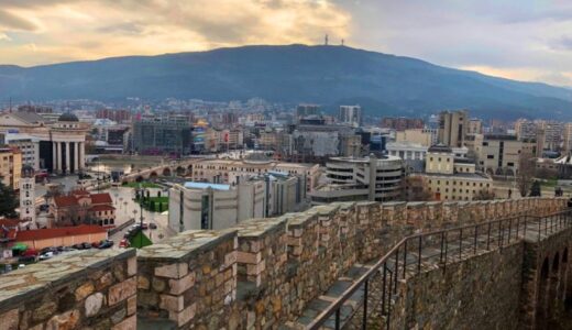 （東欧便り）北マケドニア：アレクサンドロス巨大像が意味するもの