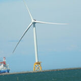建設中の石狩湾新港洋上風力発電所 © 井田均