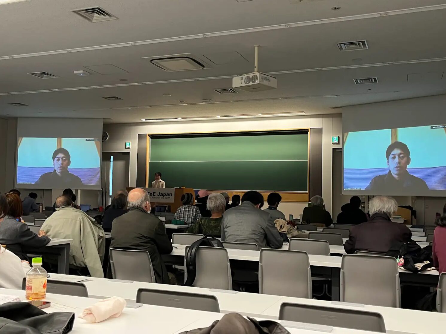 リレートークの様子(写真は山口県上関町議会議員の清水氏) ©️ FoE Japan