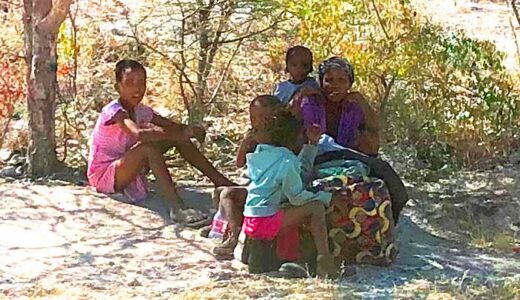 ナミビアのサン族の人たち